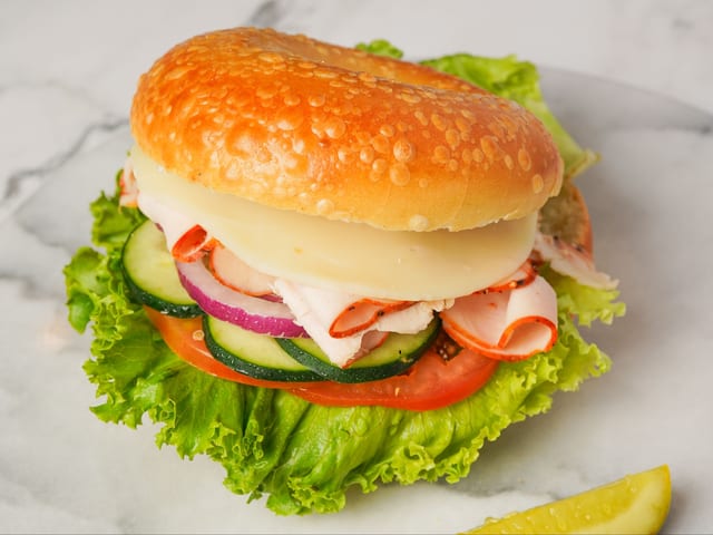 TURKEY VEGGIE SANDWICH.