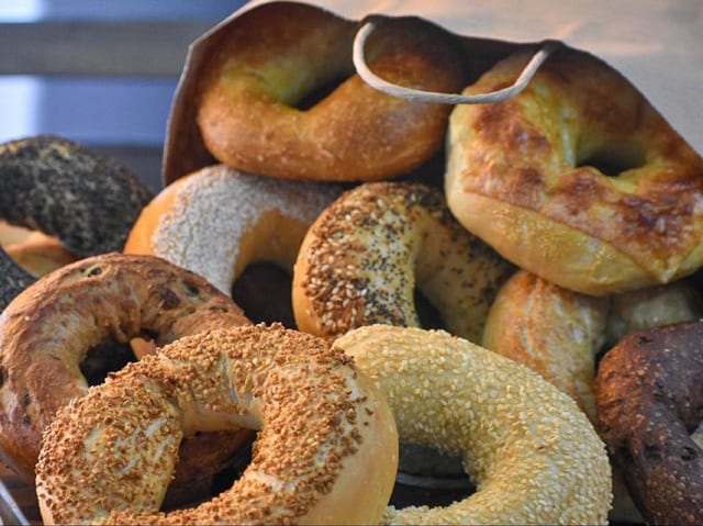 GLUTEN FREE DOZEN BAGELS (NO CREAM CHEESE).