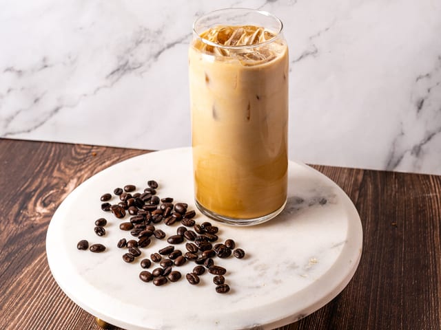 ICED LATTE.