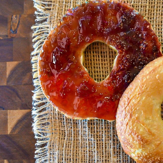 BAGEL W/JELLY.